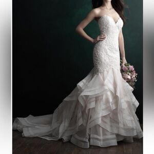 ALLURE COUTURE Elegant Lace and Tulle Wedding Dress